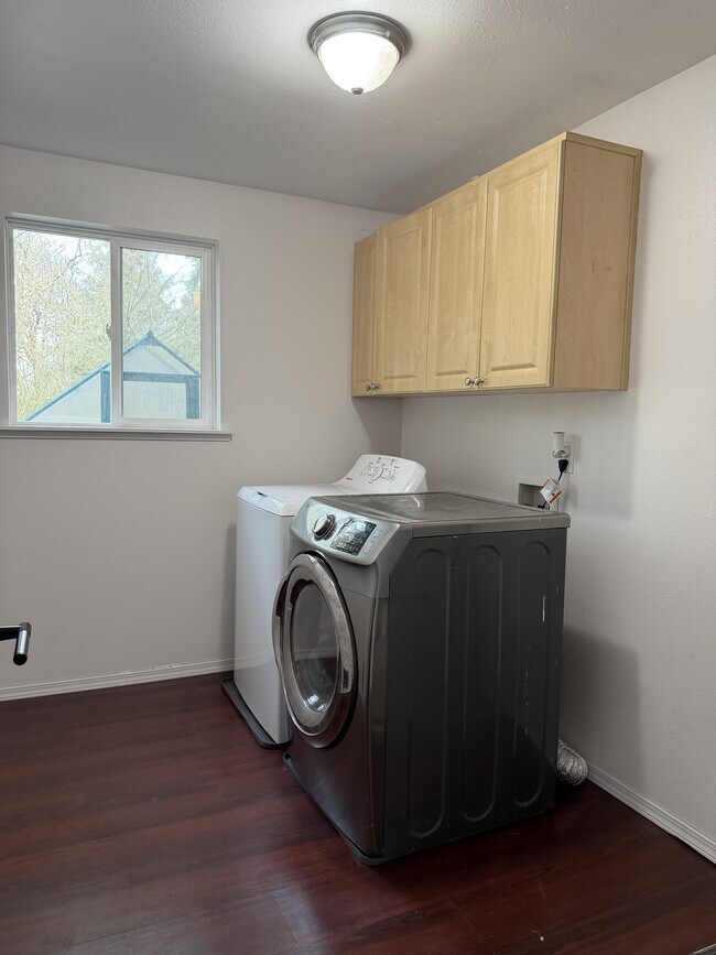 Building Photo - 1310 SE Fireweed Rd