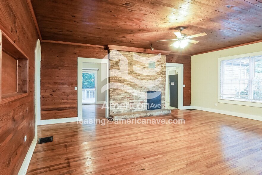 Building Photo - 3004 Shannon Dr