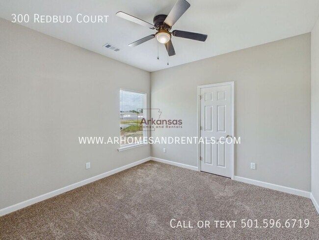 Building Photo - 300 Redbud Ct