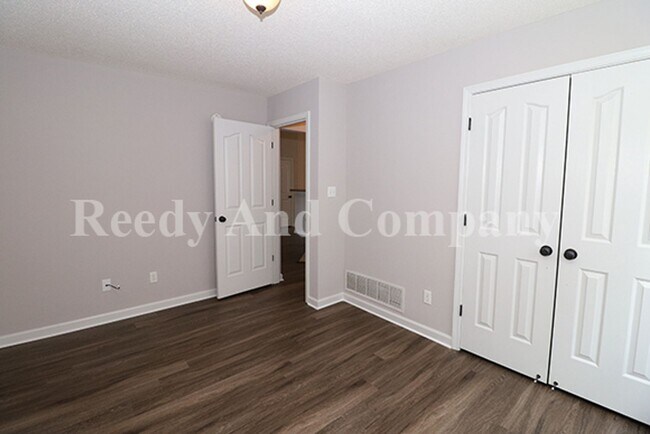 Building Photo - 8911 Little House Cove