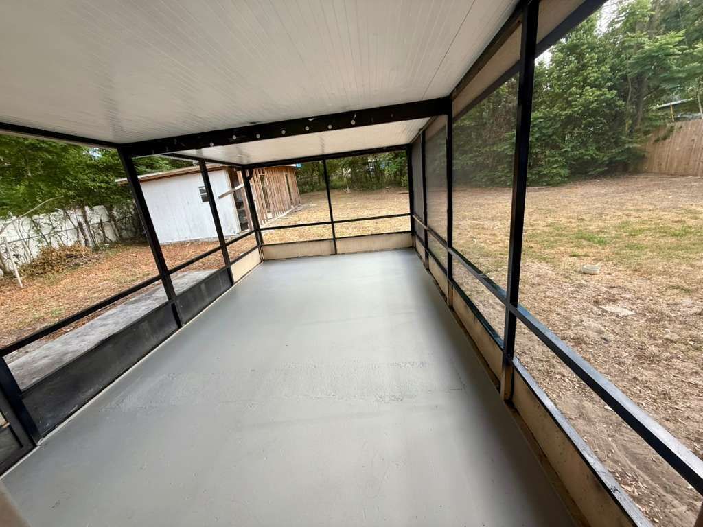 Building Photo - 6221 Oakcrest Cir