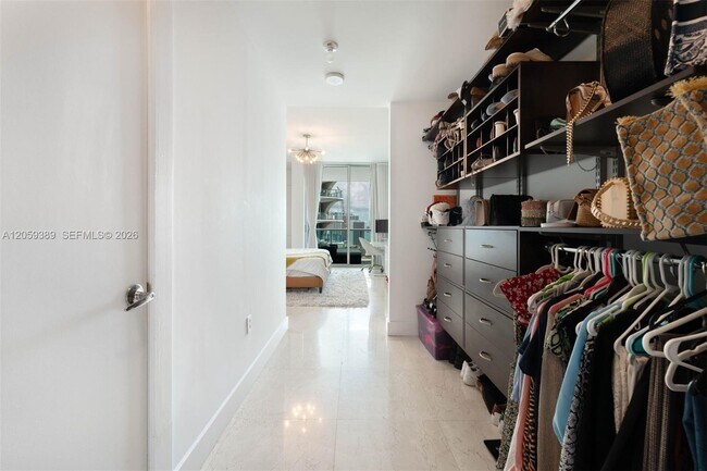 Building Photo - 900 Biscayne Blvd