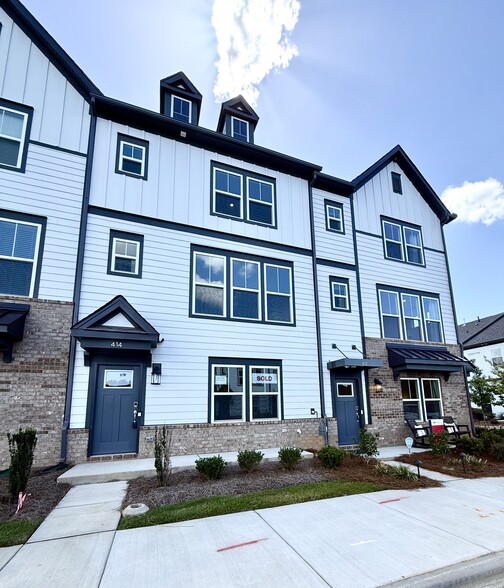 Building Photo - 414 Silver Star Blvd