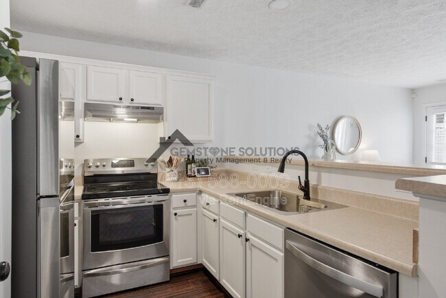 Building Photo - 7111 Lenox Village Dr