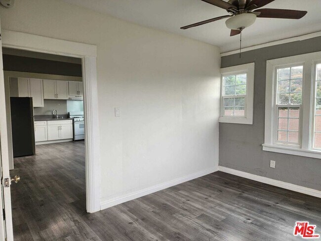 Building Photo - 4112 N Griffin Ave