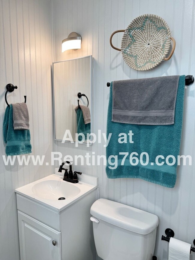 Building Photo - Updated & Furnished Studio Near Military Base