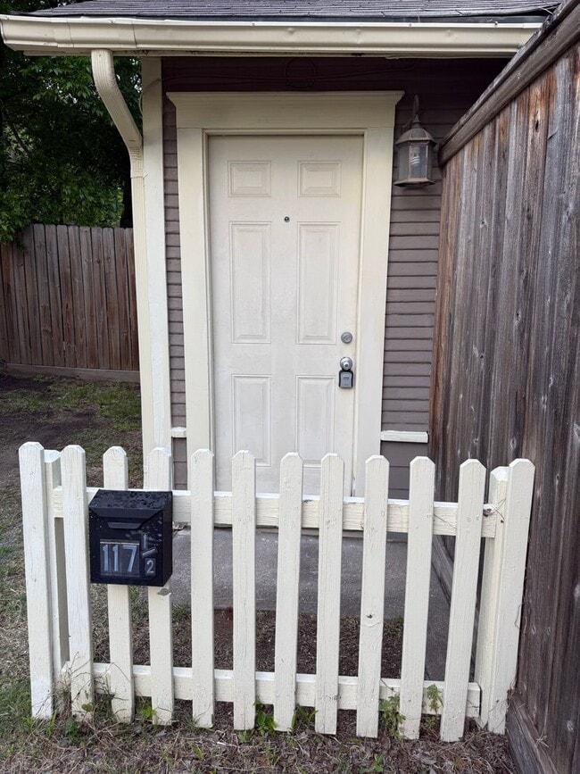 Building Photo - 1/1 with Fenced Yard - Charming Historic Home UPDATED