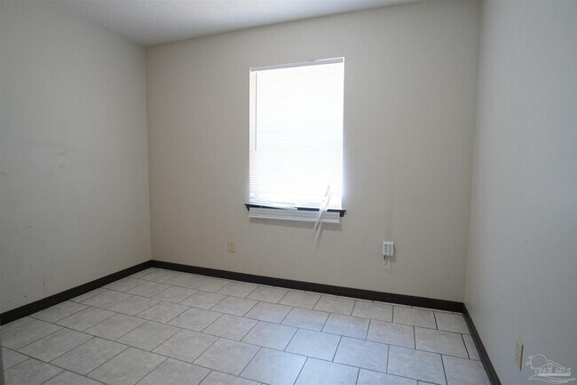 Building Photo - 6498 Colonial Dr