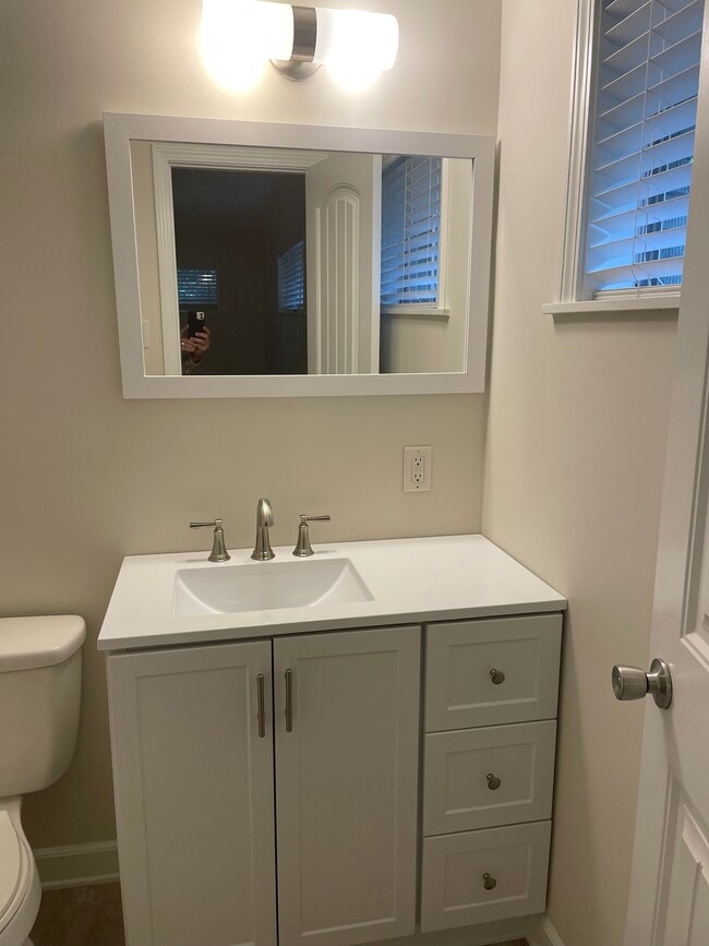 Building Photo - 6220 Ridge Rd