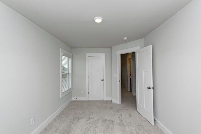 Building Photo - Monte Vista Townhomes