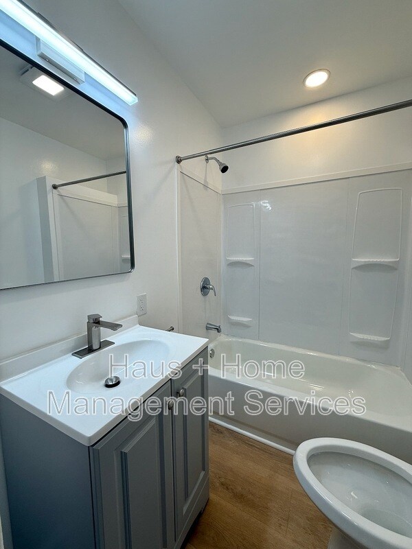 Building Photo - 906 Penn Ave