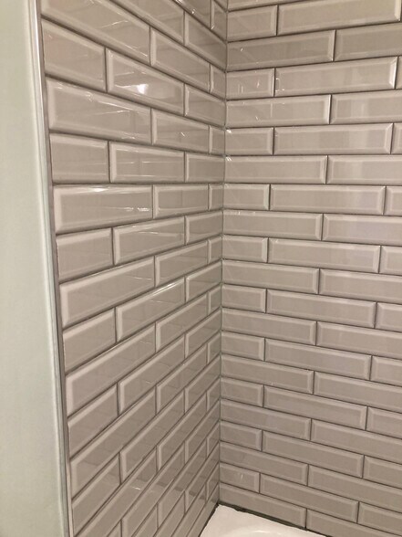 Building Photo - 696 Elm Pl