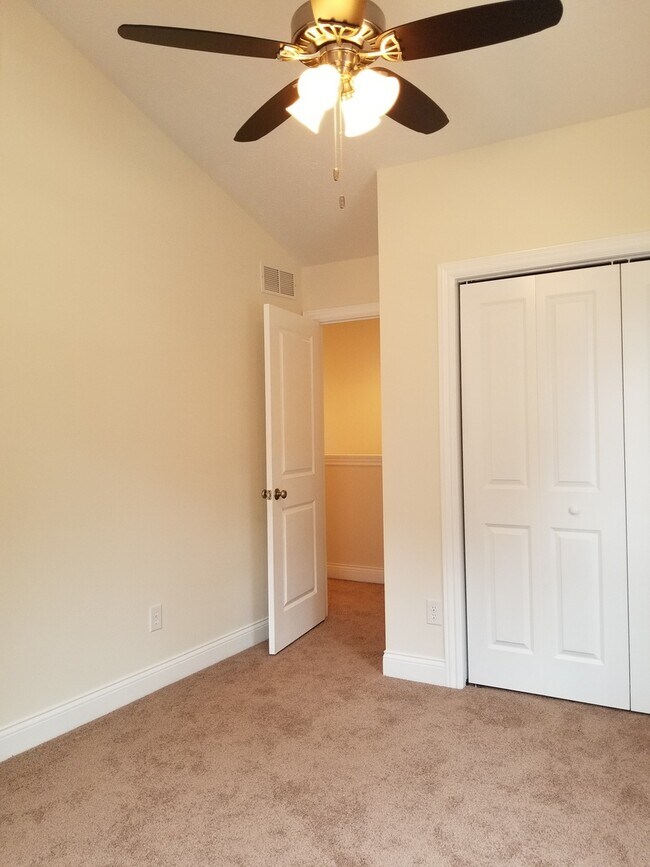 Building Photo - GREAT 3 BED 2 BATH CONDO!!!