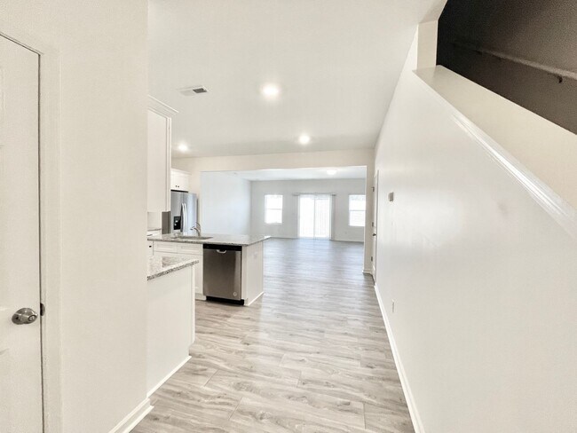 Building Photo - Spacious 3 Bedroom Townhome minutes from I-85 - AVAILABLE July 2026