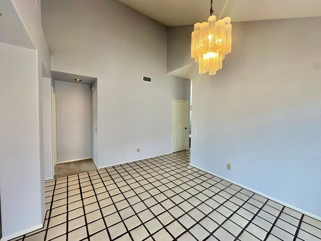 Building Photo - Beautiful Home in Gated Community of Los R...