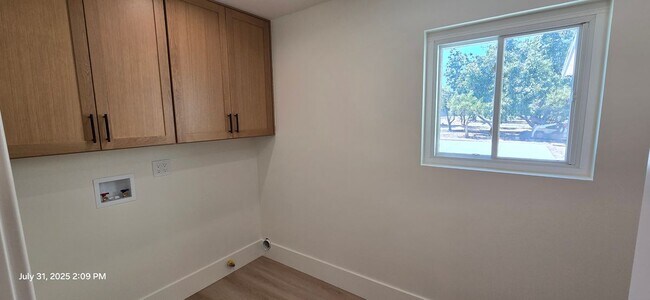Building Photo - 3024 Sonrisa Dr