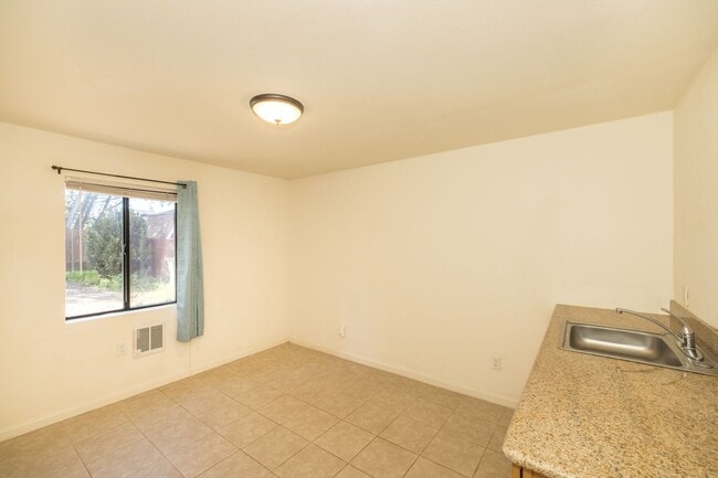 Building Photo - 1272 S Mayfair Ave