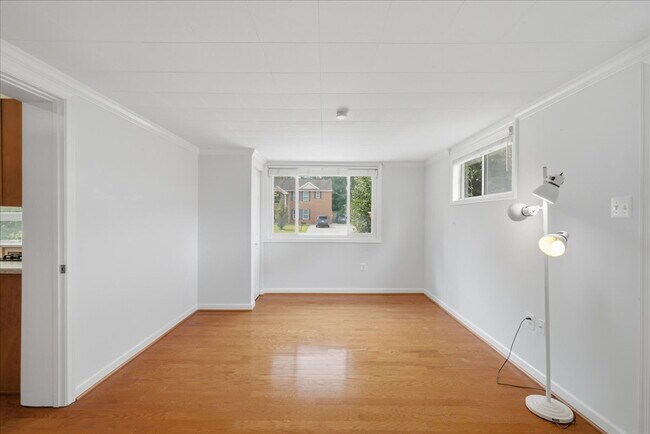Building Photo - Charming 4-Bedroom Springfield Rambler Near Lake Accotink Park