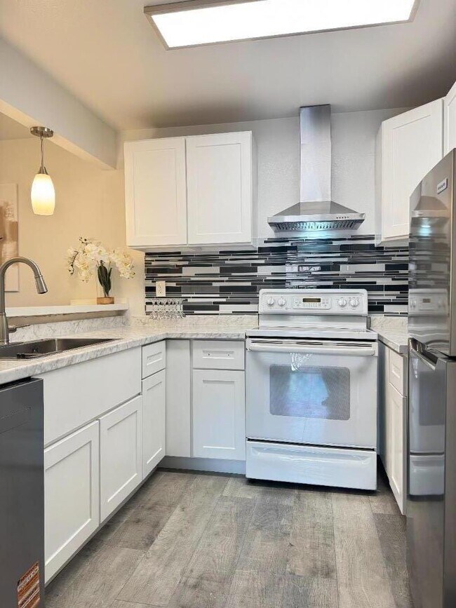 Building Photo - 5705 Makati Cir