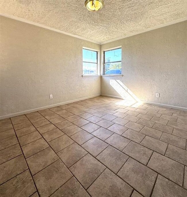 Building Photo - 17 NW 25th St