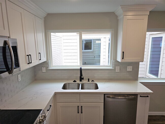 Building Photo - 10846 Kirktown Dr