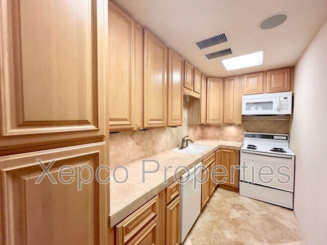 Building Photo - 420 N Villa Ct