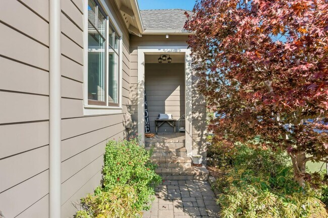 Building Photo - 1212 Mills Ave