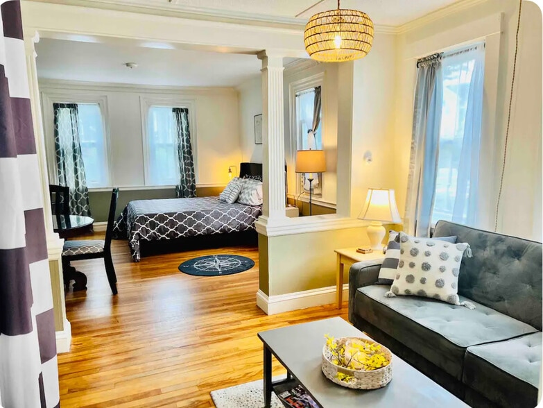 Building Photo - 344 Merrimac St