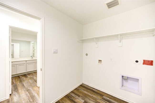 Building Photo - 5406 Castlebury Meadows Dr