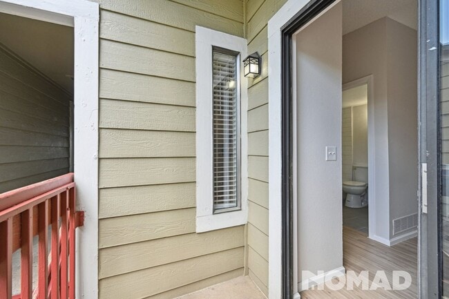 Building Photo - Charming 1BR Condo in Denver