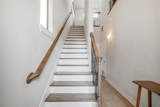 Building Photo - 4106 Marina St