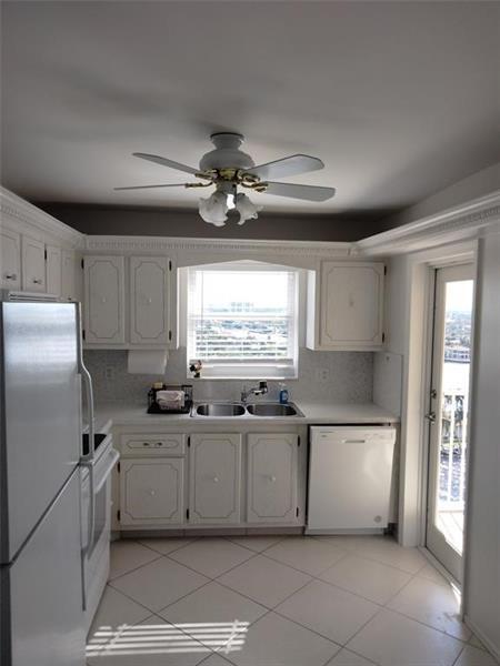 Building Photo - 1200 Hibiscus Ave