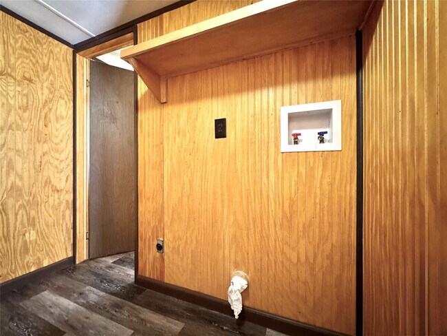 Building Photo - 1718 W Dumble St