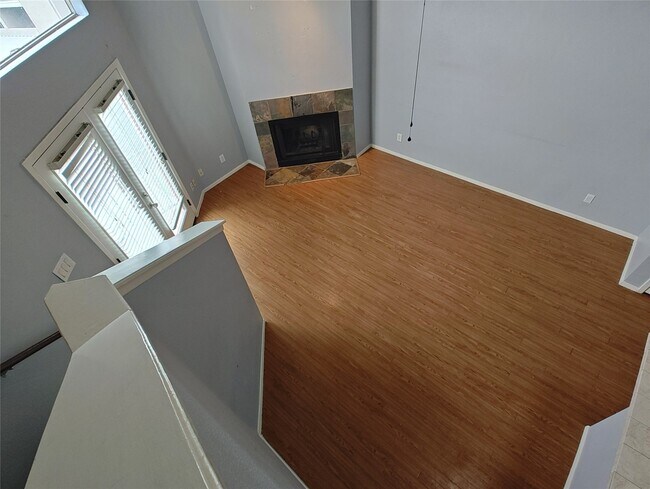 Building Photo - 10855 Meadowglen Ln