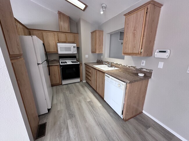 Building Photo - 1631 De Angelis Ave