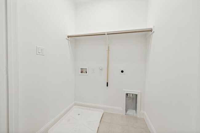 Building Photo - Modern 3 Bedroom, 2.5 Bath Townhome in a Gated Community for Lease!