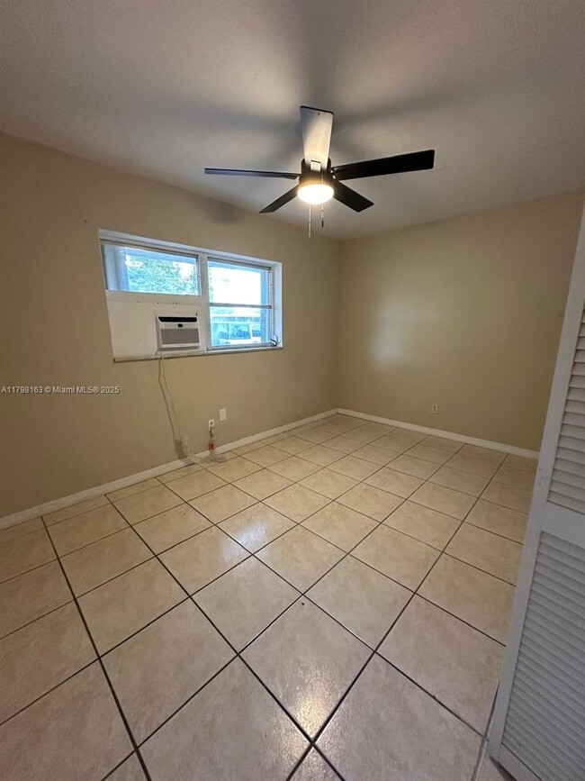 Building Photo - 2 bedroom in Hollywood FL 33024