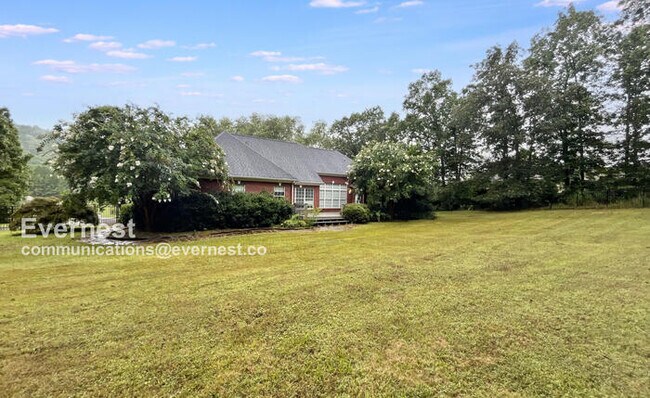 Building Photo - 607 Castle Dr