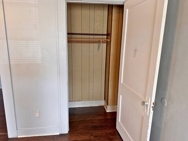 Building Photo - 1818 Collins Ave