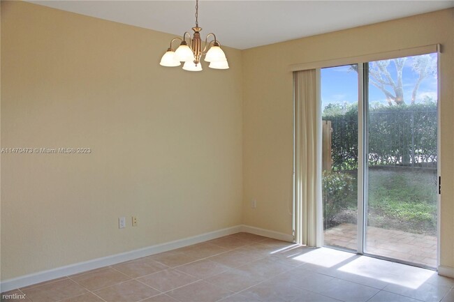 Building Photo - 3 br, 2.5 bath Townhome - 12442 Emerald Cr...