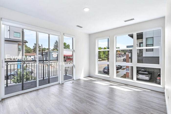 Building Photo - 3500 S Corona St