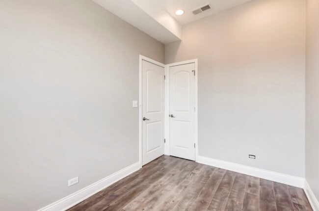 Building Photo - 4514 S Calumet Ave