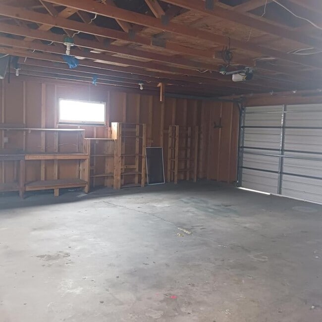 Building Photo - 3895 Kim Dr