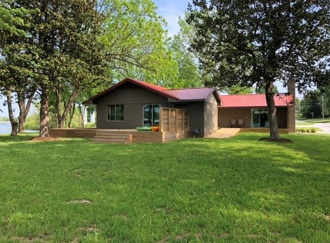 Building Photo - Lake Elmdale Escape