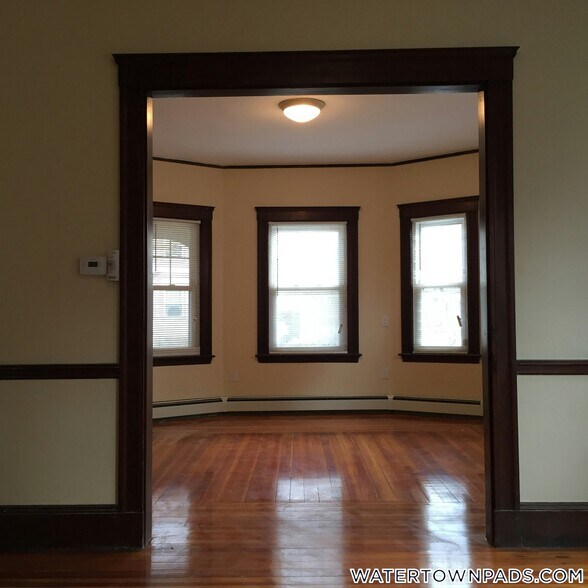 Building Photo - 126 Winsor Ave