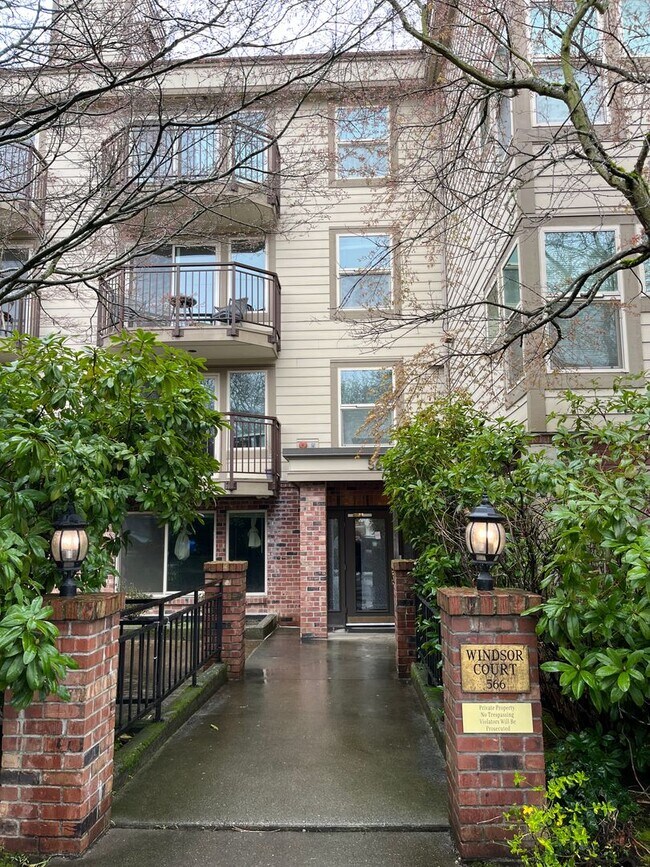 Queen Anne 2Bed 2Bath Condo w 2 garage par... 566 Prospect St Seattle WA 98109 Apartment Finder