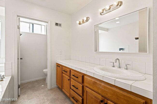 Building Photo - 2753 N Highgate Pl