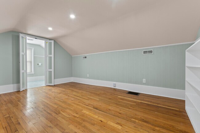 Building Photo - 622 Longview Dr