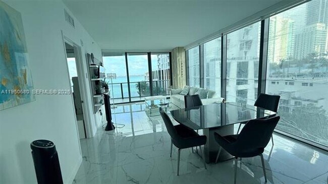 Building Photo - 460 NE 28th St