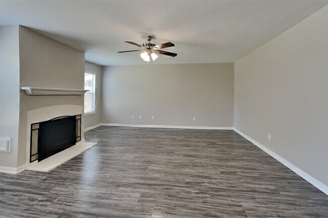 Building Photo - 1227 Caraquet Dr